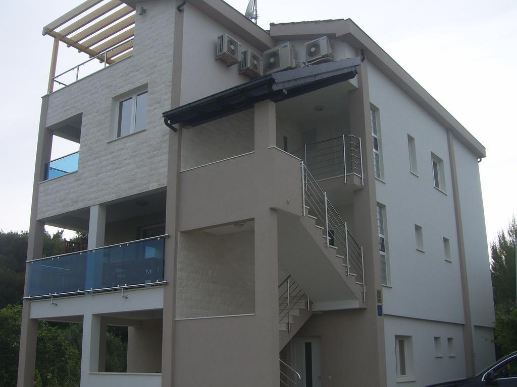 Apartments Villa Erik Рогозниця Екстер'єр фото