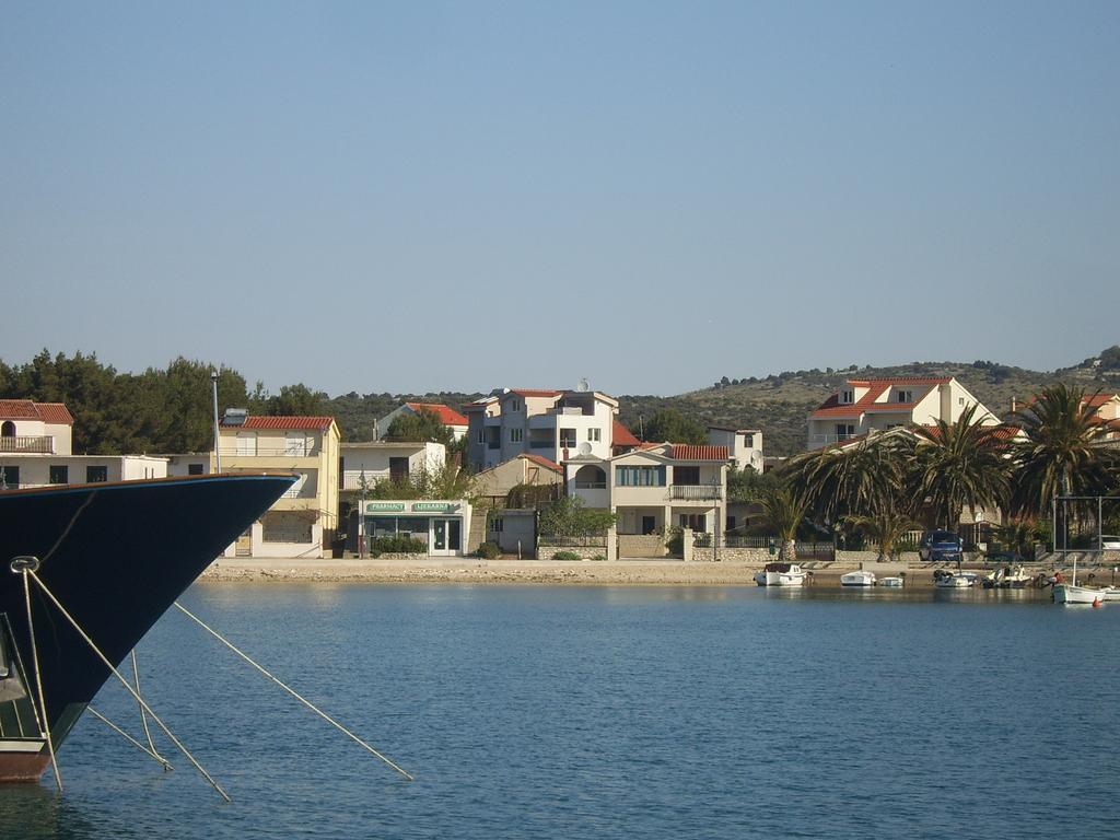 Apartments Villa Erik Рогозниця Екстер'єр фото