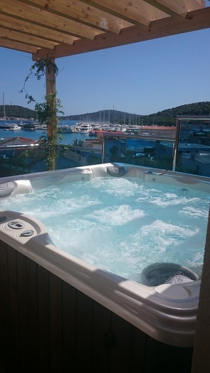 Apartments Villa Erik Рогозниця Екстер'єр фото
